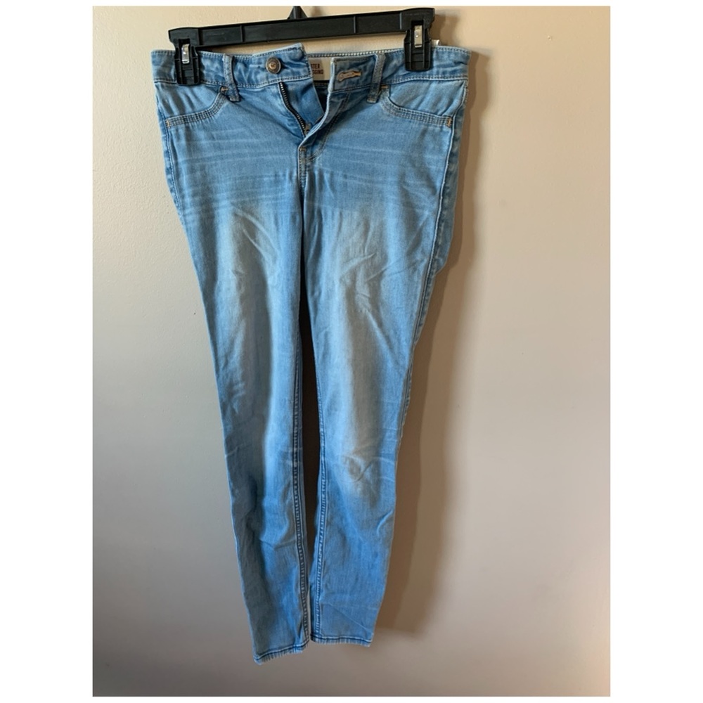 LOW-RISE SUPER SKINNY JEANS